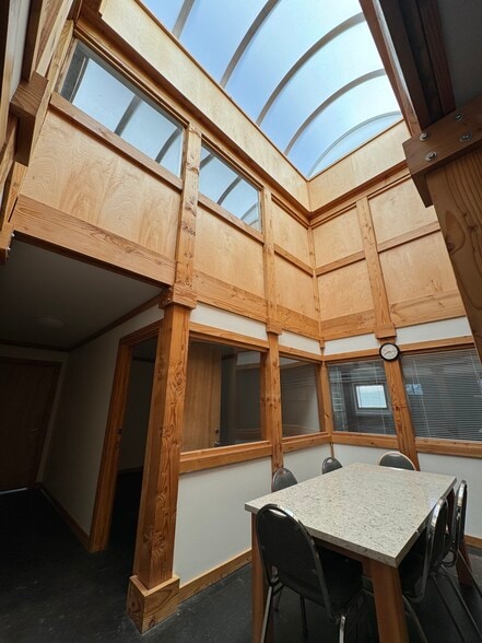 More Photos Of 4834 Vicksburg St, Dallas Manufacturing For Lease