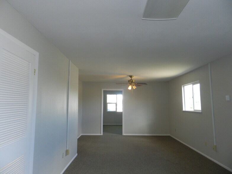 More Photos Of 445 Kristen Ct, Montrose Warehouse For Sale