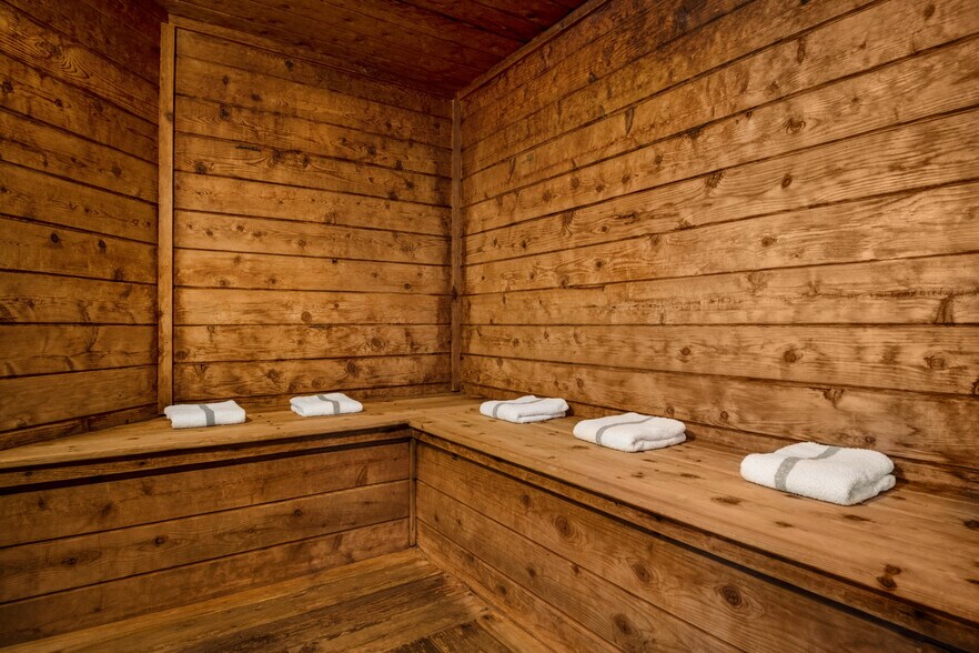 More Photos Of 777 Highway 10 E, Detroit Lakes Hotel For Sale