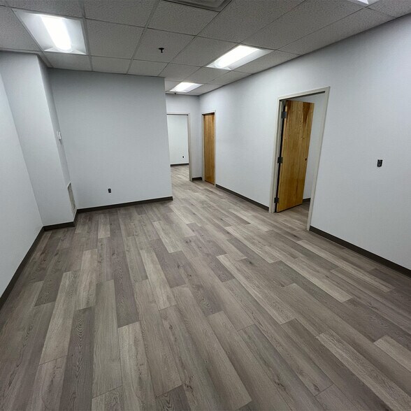 More Photos Of 7920 Elmbrook Dr, Dallas Medical For Lease