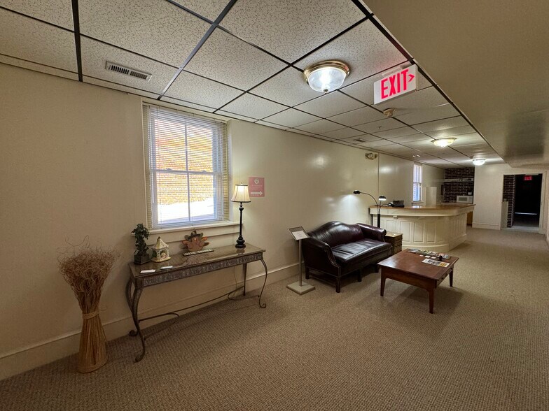 More Photos Of 104-110 S Hill Ave, South Hill Office Residential For Lease