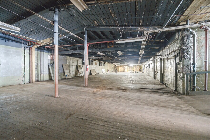 More Photos Of 59 Foundry St, Central Falls Manufacturing For Sale