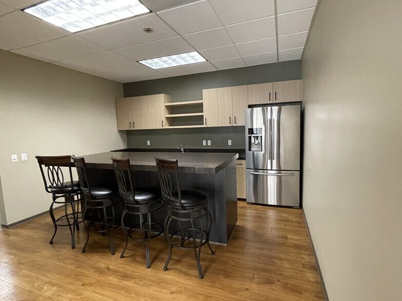 More Photos Of 159 Parrot Ln, Simi Valley Office For Sale