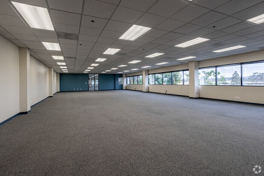 More Photos Of 15707 Rockfield Blvd, Irvine Office For Lease
