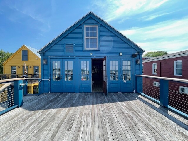 More Photos Of 205 Thames St, Bristol Restaurant For Lease