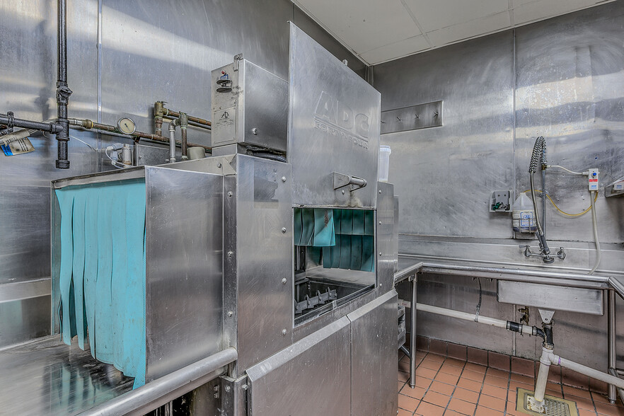 More Photos Of 821 Northern Blvd, Clarks Summit Restaurant For Sale