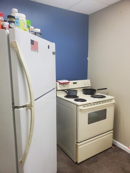 More Photos Of 2447 E Judd Rd, Burton Showroom For Sale