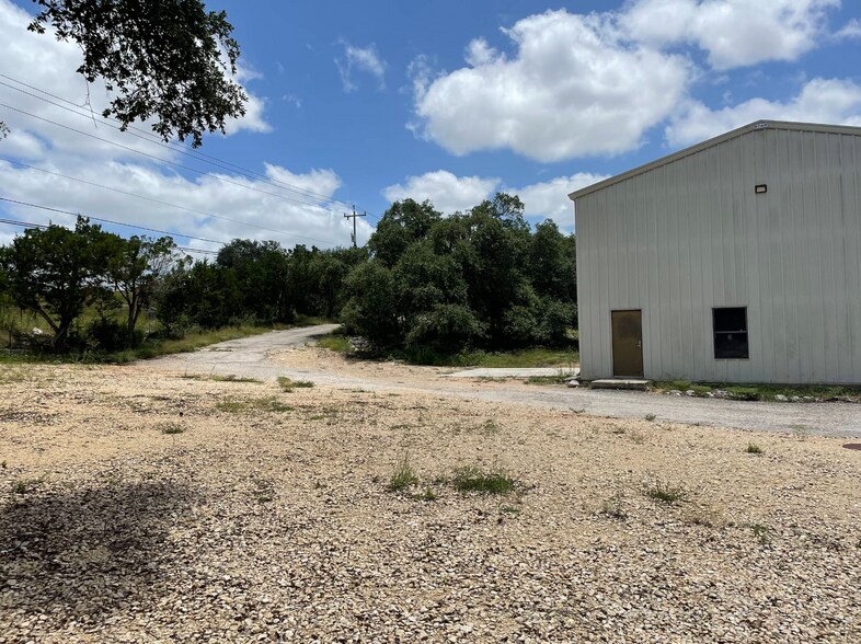 More Photos Of 4365 E Evans Rd, San Antonio Flex For Lease