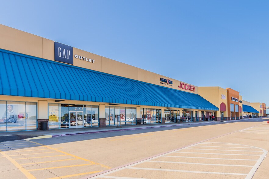 More Photos Of 301 Tanger Dr, Terrell Unknown For Lease