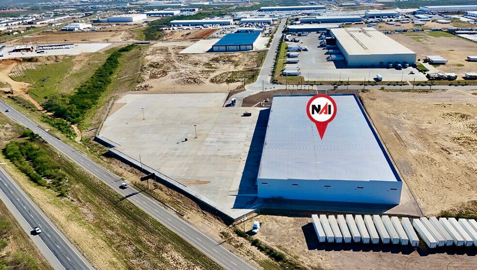 More Photos Of 19926 Kraus Lp, Laredo Distribution For Lease