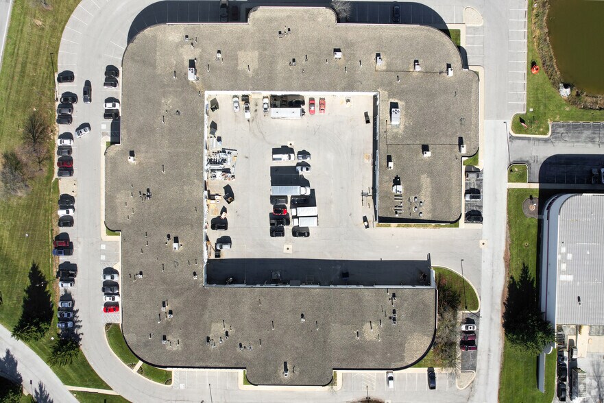 More Photos Of 7301 Georgetown Rd, Indianapolis Showroom For Lease