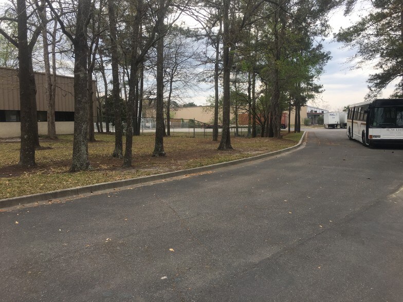 More Photos Of 917 Commerce Cir, Hanahan Warehouse For Sale