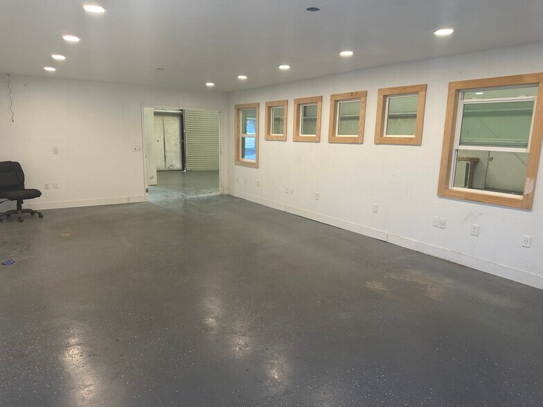 More Photos Of 3030 Thorntree Dr, Chico Distribution For Lease