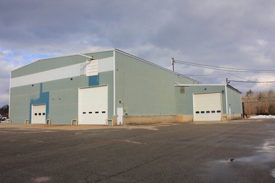 More Photos Of 4 Gator Rock Rd, Somersworth Distribution For Sale