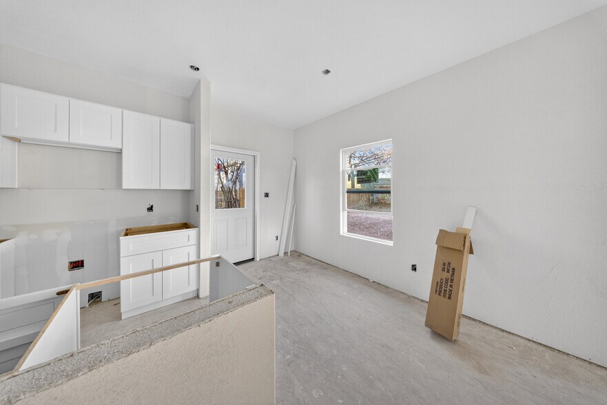 More Photos Of 525 Dakota St, San Antonio Multifamily For Sale