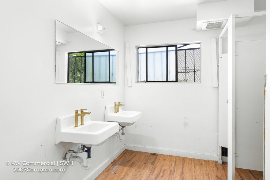 More Photos Of 2007 E Compton Blvd, Compton Medical For Sale