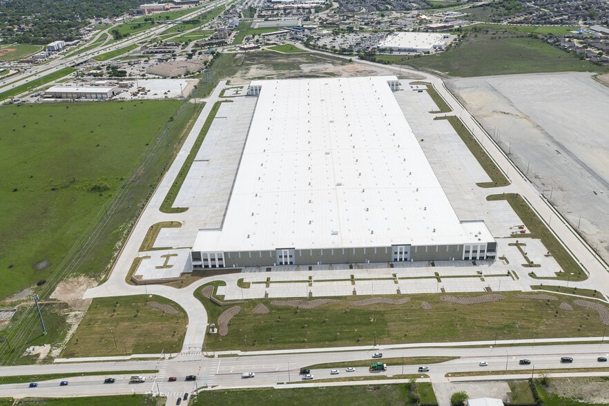 More Photos Of 9449 Silver Creek Rd, Fort Worth Warehouse For Lease