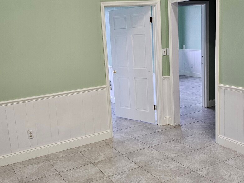 More Photos Of 2210 S Front St, Melbourne Office For Lease