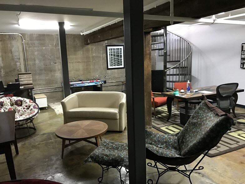 More Photos Of 58 W Buffalo St, Chandler Storefront Retail Office For Lease