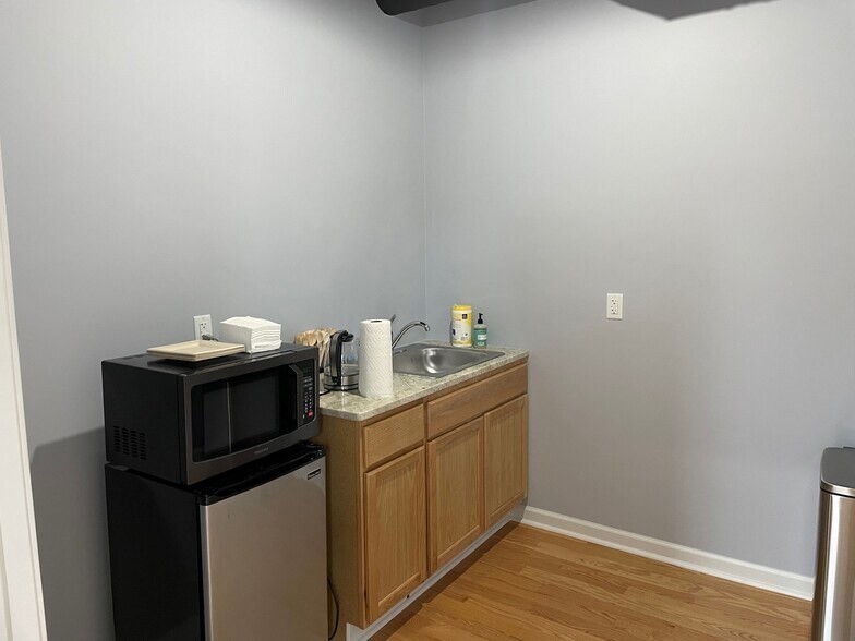 More Photos Of 161 N Limestone, Lexington Office For Sale