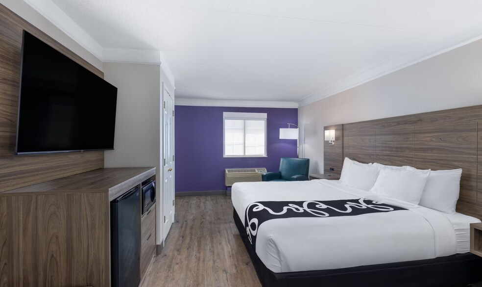 More Photos Of 9461 Lenexa Dr, Lenexa Hotel For Sale