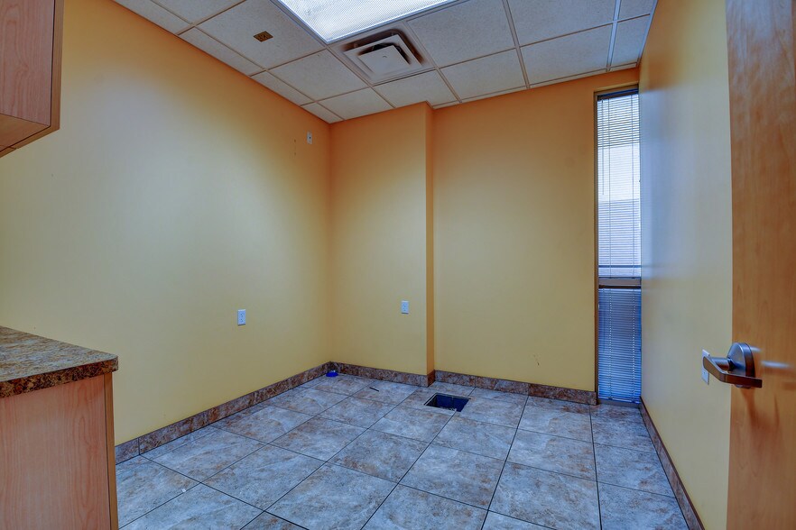More Photos Of 15288 W Brookside Ln, Surprise Office For Lease