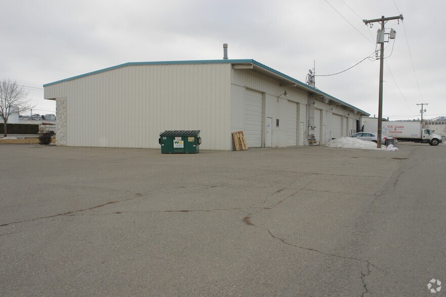 More Photos Of 3012 N Sullivan Rd, Spokane Valley Flex For Lease