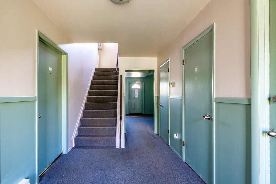 More Photos Of 2920-2932 Schroeder Blvd, Keego Harbor Apartments For Sale