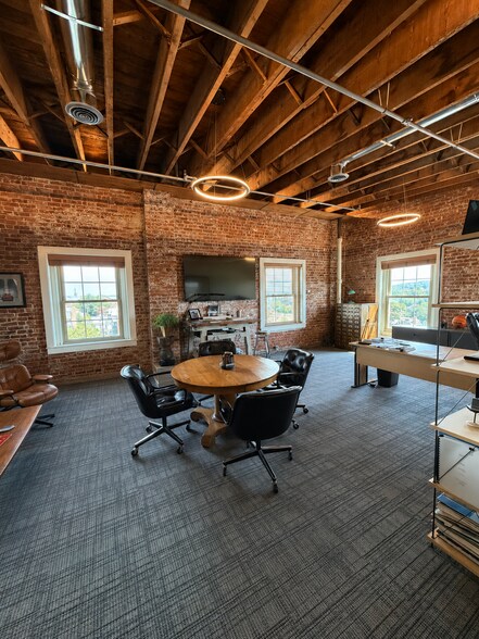 More Photos Of 366-386 Main St, Middletown Office For Lease