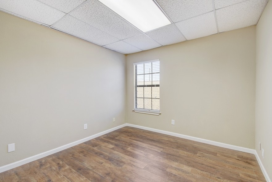 More Photos Of 13740 N Highway 183, Austin Office For Sale