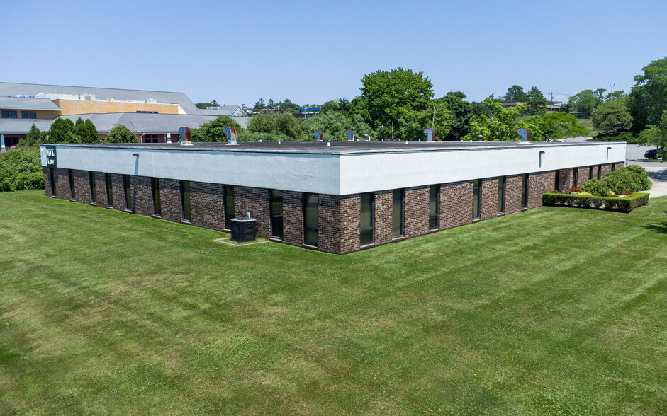 Primary Photo Of 97 John Clarke Rd, Middletown Office For Lease