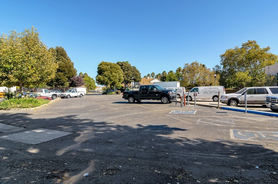 More Photos Of 415 Railroad Ave, Pittsburg Office For Sale