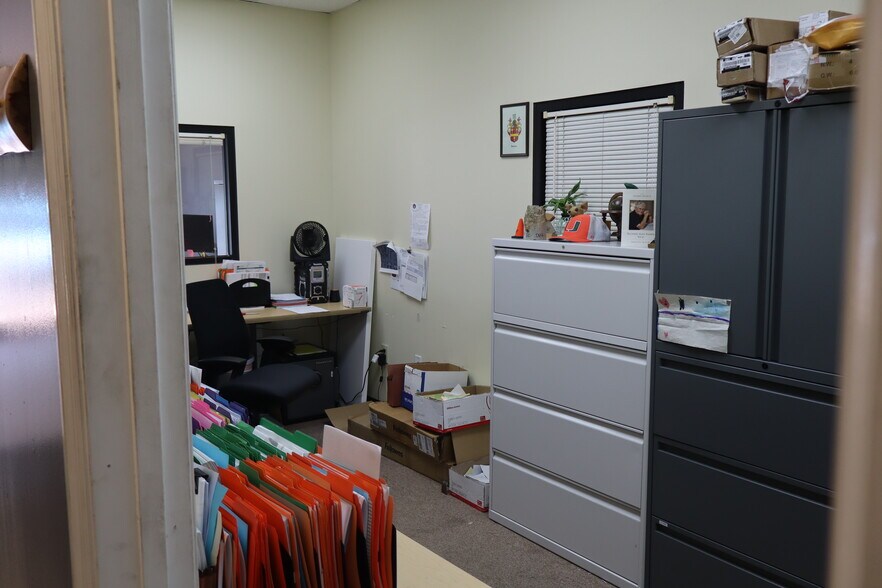 More Photos Of 250 Ram Blvd, Midway Warehouse For Lease