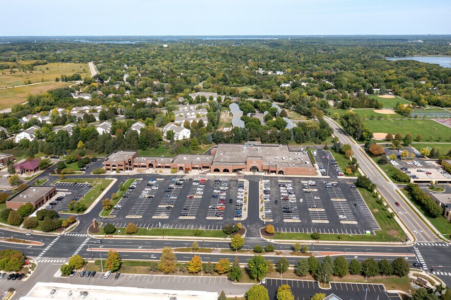 More Photos Of 800-860 W 78th St, Chanhassen General Retail For Lease