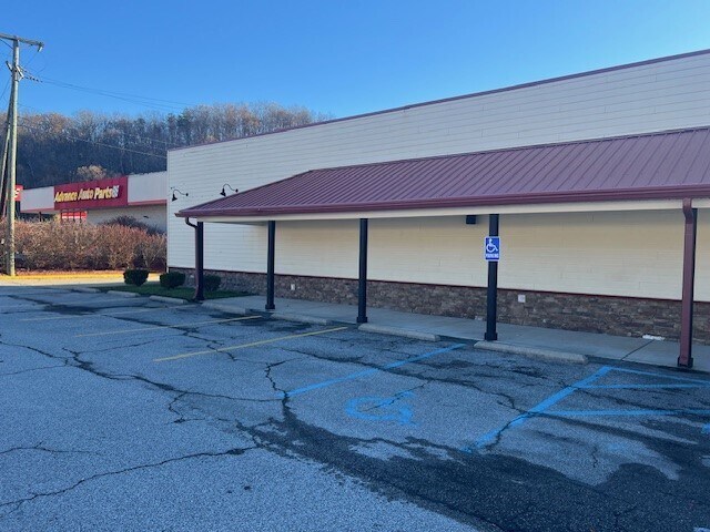 More Photos Of 109 Crossings Mall, Elkview Restaurant For Lease