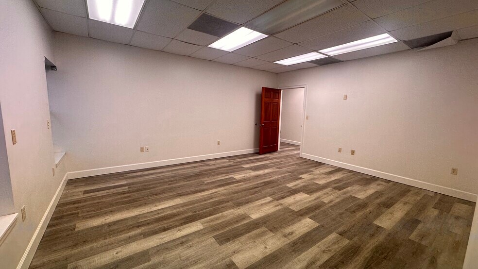More Photos Of 1544 W 2nd St, Gulf Shores Office For Lease