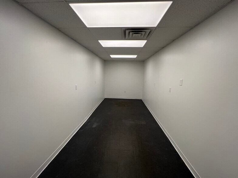 More Photos Of 1305 S Raccoon Rd, Youngstown Storefront Retail Office For Lease