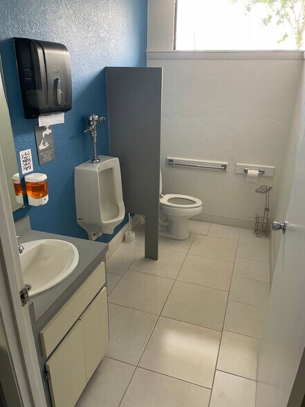 More Photos Of 1260 E Normandy Blvd, Deltona Medical For Lease