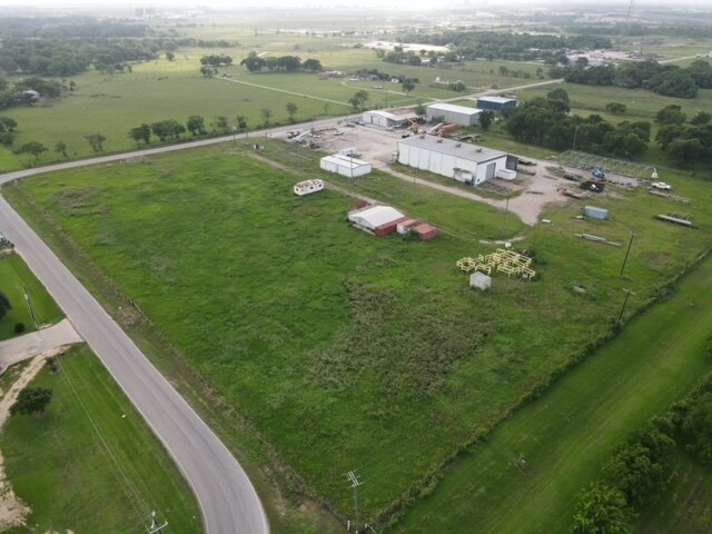 More Photos Of 726 Highland Park Dr, Clute Warehouse For Lease