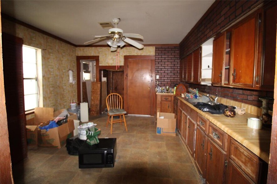 More Photos Of 308 James St, Houston Specialty For Sale