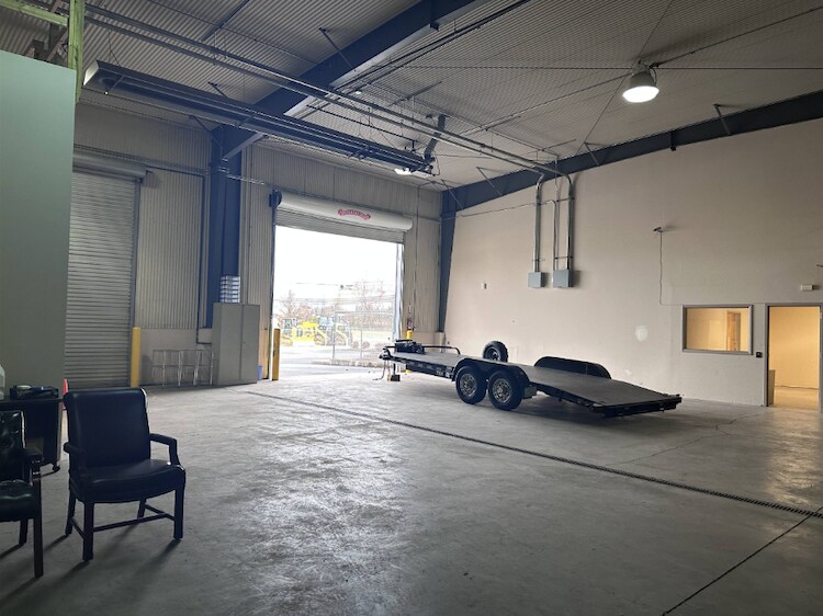 More Photos Of 2400 S Main St, Corbin Flex For Sale