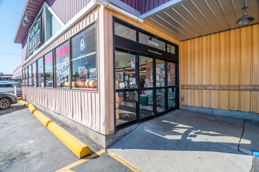 More Photos Of 704 SW Higgins Ave, Missoula Supermarket For Sale