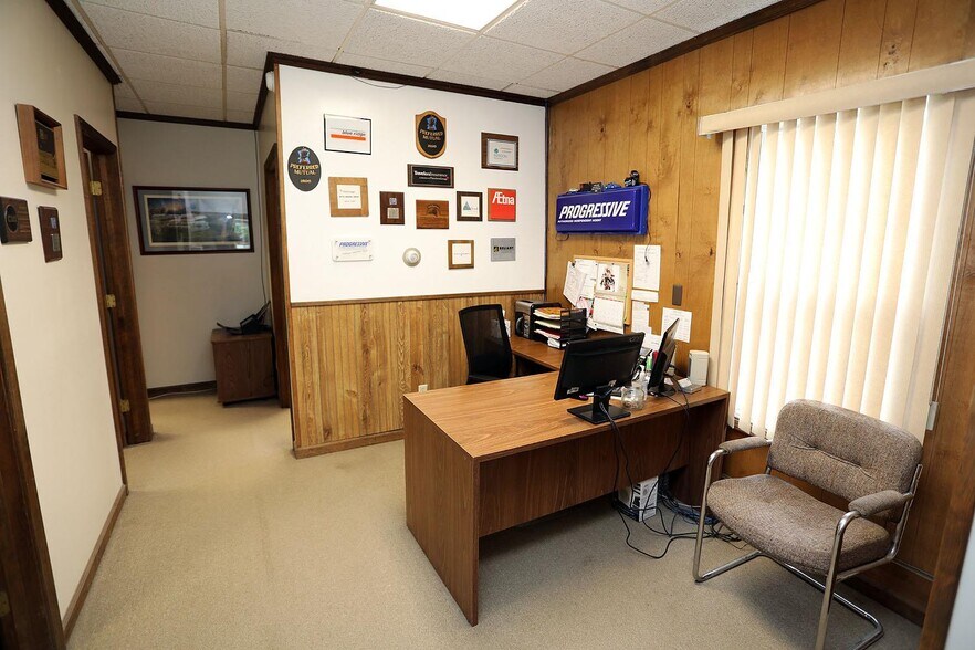 More Photos Of 5013 New York 52, Jeffersonville Auto Repair For Sale