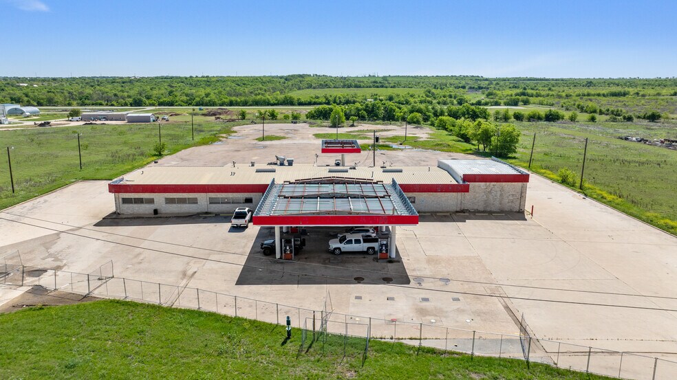 More Photos Of 15881 Ih 35, Salado Service Station For Lease