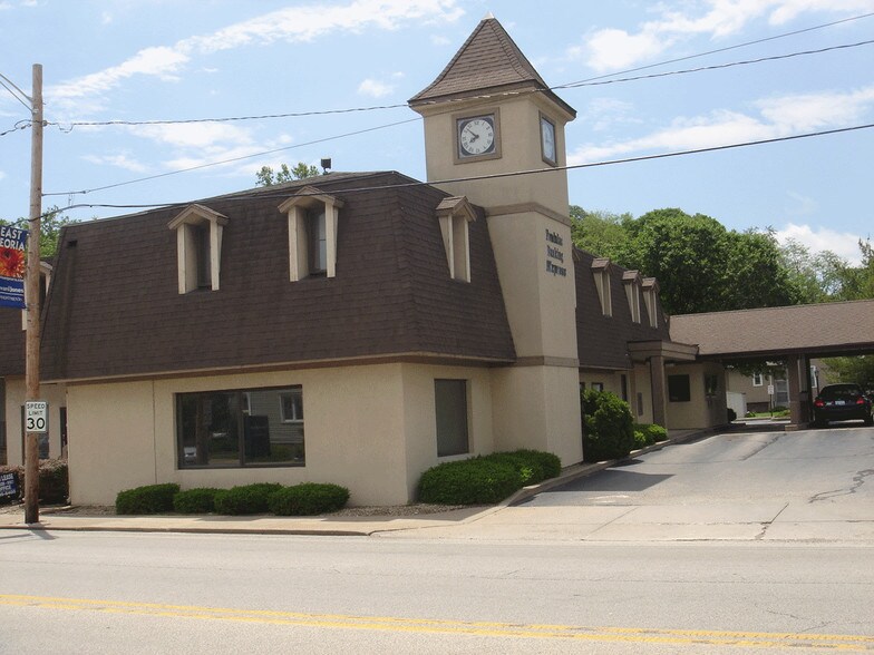 More Photos Of 252 E Washington St, East Peoria Office For Lease