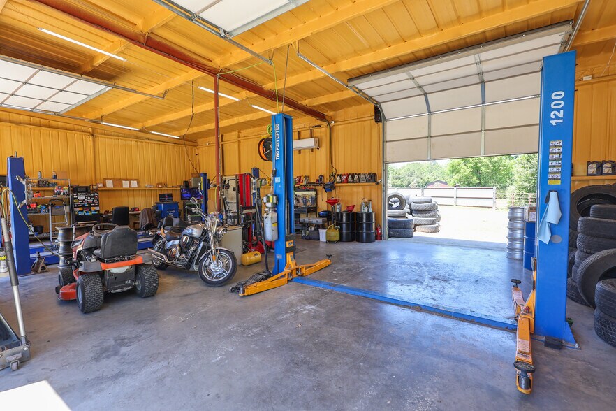 More Photos Of 101 Caney Pl, Glenwood Auto Repair For Sale