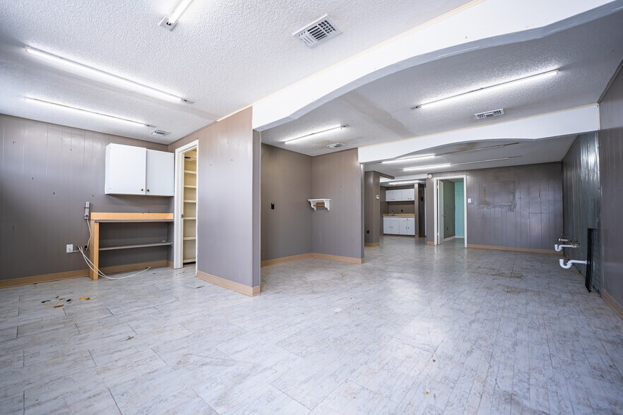 More Photos Of 7050 US Highway 87, San Antonio General Retail For Sale