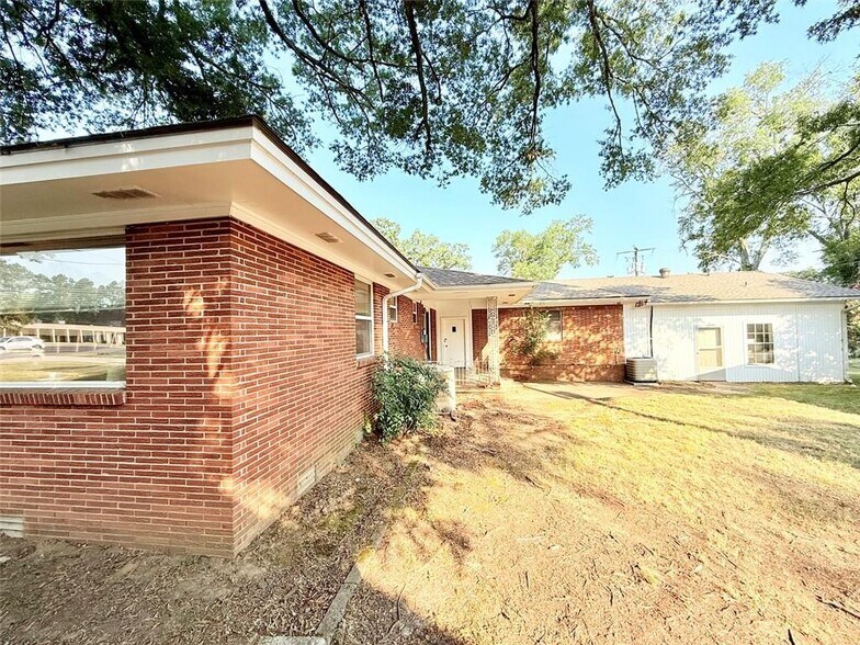 More Photos Of 2802 W Main St, Russellville Office For Sale