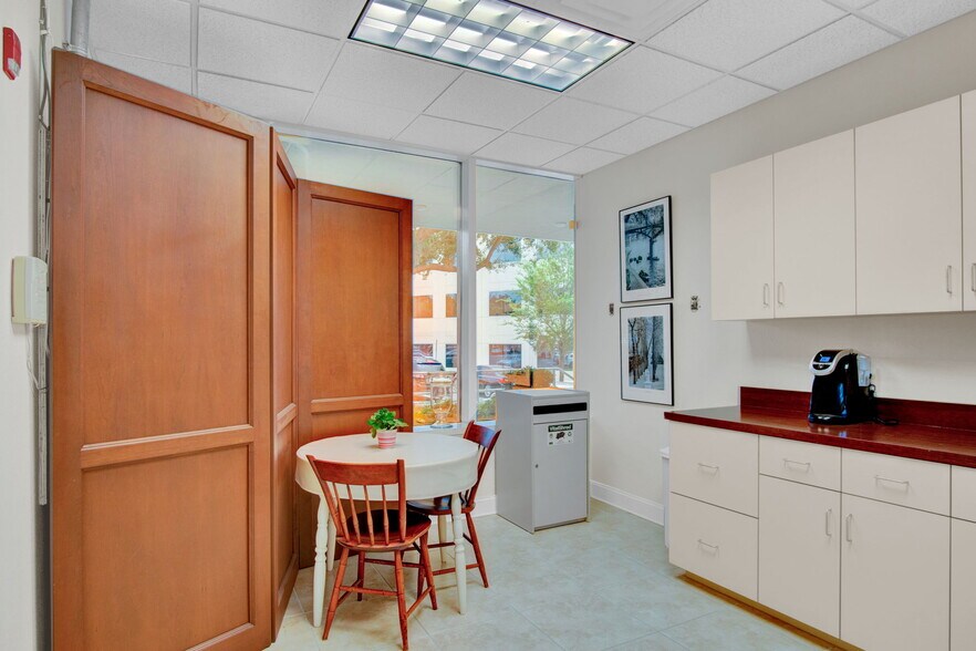 More Photos Of 6200 Metrowest Blvd, Orlando Coworking Space