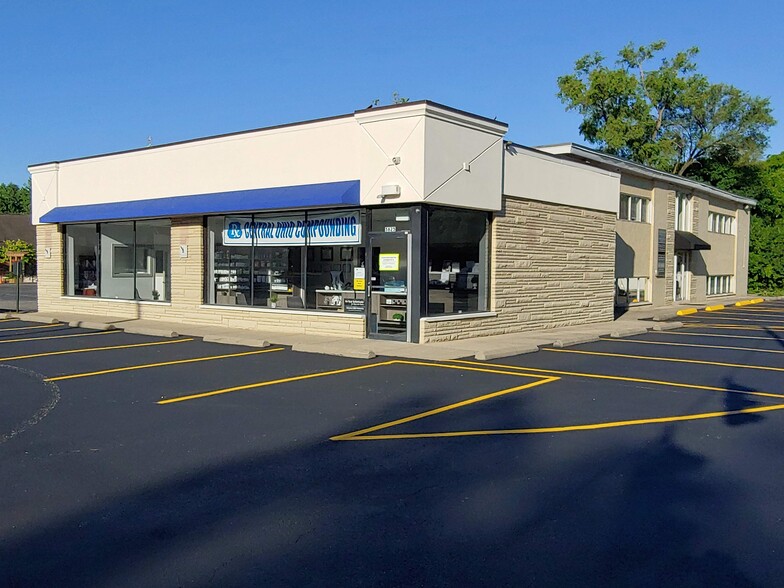 Primary Photo Of 5625 N High St, Worthington Storefront Retail Office For Lease